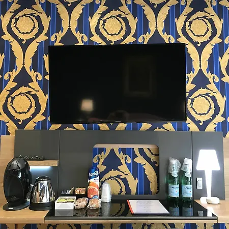 Magis Ac Magis Bedrooms Versilia Apartment
